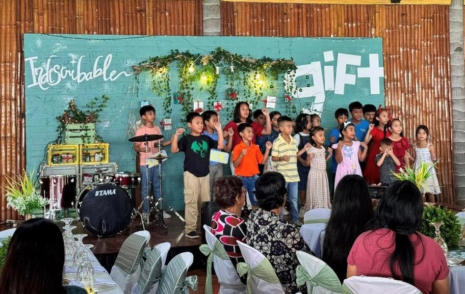 Children's presentation — “Indescribable Gift”